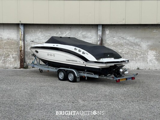 Chaparral 225 SSi Sports Boat / Speedboat with Cabin, MerCruiser 300 HP – 2012