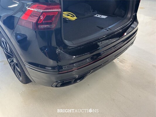 Volkswagen Tiguan eHybrid R-Line Business 1.4 TSI 265pk 2023 (Origineel-NL), S-260-VL