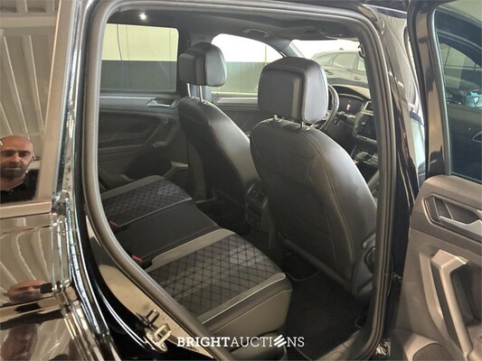 Volkswagen Tiguan eHybrid R-Line Business 1.4 TSI 265pk 2023 (Origineel-NL), S-260-VL