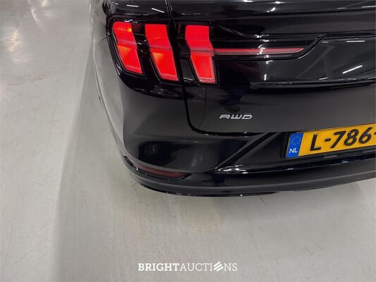 Ford Mustang Mach-E AWD 75 kWh 259pk 2021 (Origineel-NL), L-786-ZR