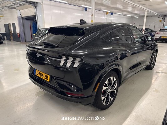 Ford Mustang Mach-E AWD 75 kWh 259pk 2021 (Origineel-NL), L-786-ZR