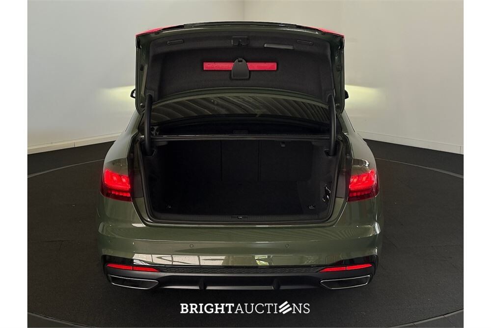 Audi A4 35 S edition Competition TFSI 149pk 2023 (Origineel-NL), X-994-BX