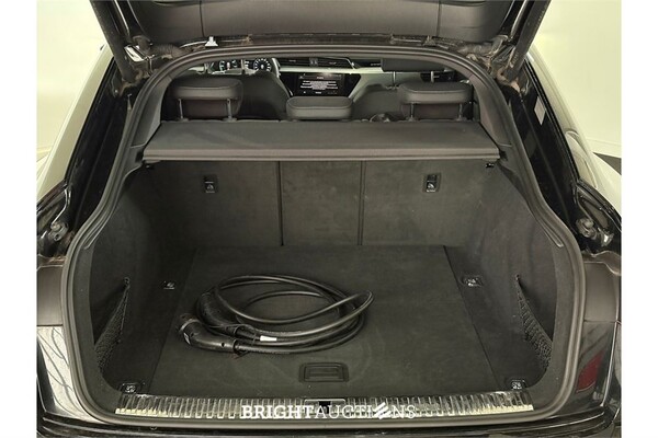 Audi e-tron 55 S edition Quattro 95 kWh 2022 (Origineel-NL), R-116-DL