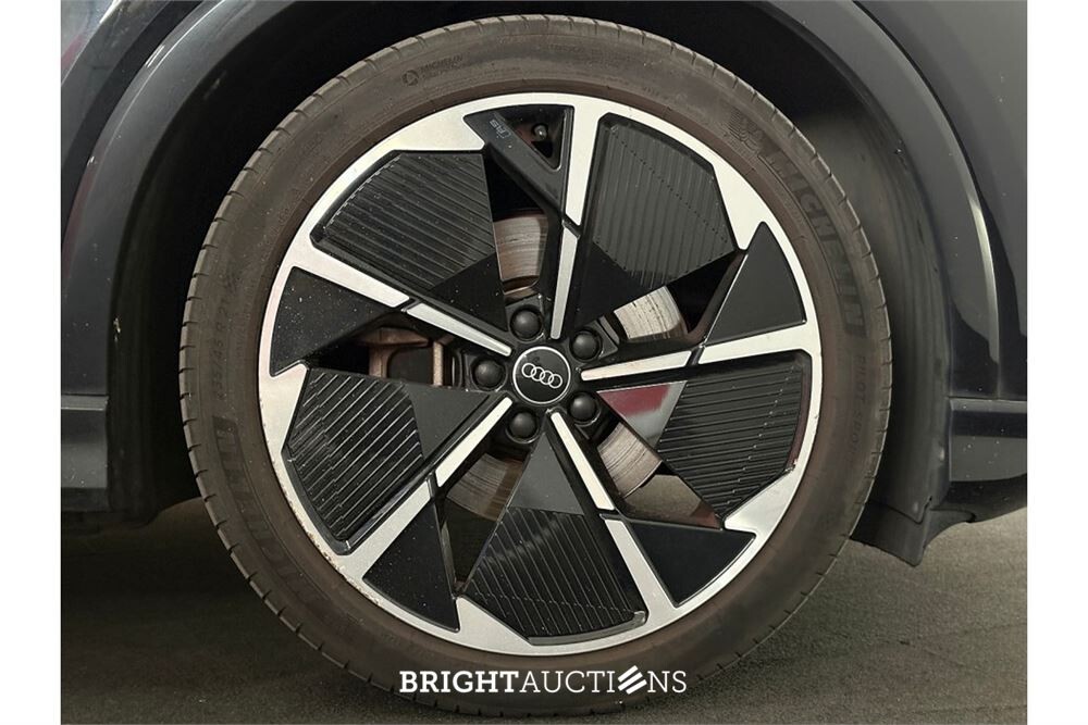 Audi Q4 35 Launch edition S Competition 55 kWh 2022 (Origineel-NL), P-141-FF