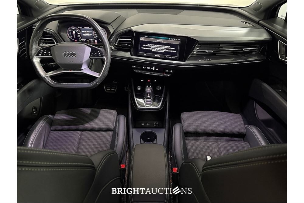 Audi Q4 35 Launch edition S Competition 55 kWh 2022 (Origineel-NL), P-141-FF
