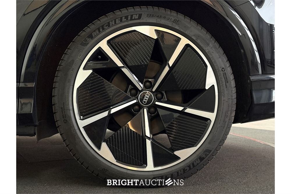 Audi Q4 35 Launch edition S Competition 55 kWh 2022 (Origineel-NL), P-141-FF