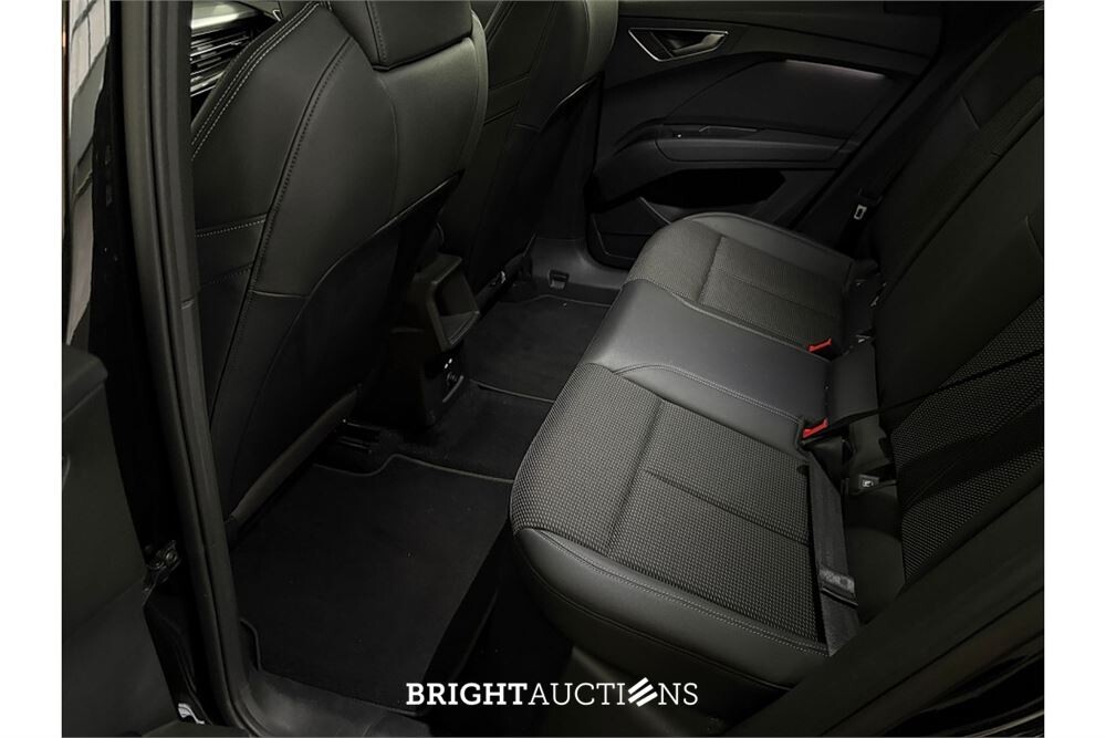 Audi Q4 35 Launch edition S Competition 55 kWh 2022 (Origineel-NL), P-141-FF