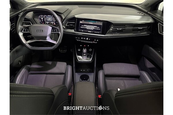 Audi Q4 35 Launch edition S Competition 55 kWh 2022 (Origineel-NL), P-141-FF