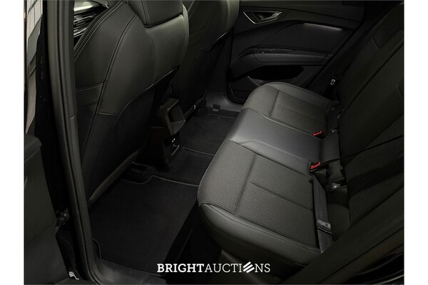 Audi Q4 35 Launch edition S Competition 55 kWh 2022 (Origineel-NL), P-141-FF