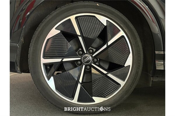 Audi Q4 35 Launch edition S Competition 55 kWh 2022 (Origineel-NL), P-141-FF