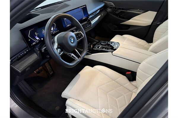 BMW 530e M Sport Edition 374pk 2025 (Origineel-NL) 5-Serie, HSJ-28-J