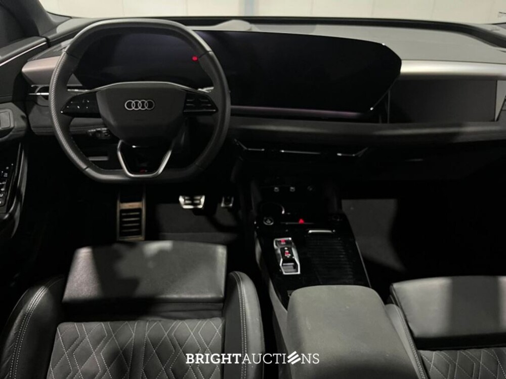 Audi Q6 e-tron Launch edition performance 100 kWh 306pk 2024 (Origineel-NL), GXG-54-R