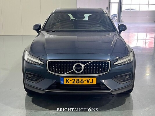Volvo V60 Cross Country B5 Pro 2.0 AWD 250pk 2021 (Origineel-NL), K-286-VJ