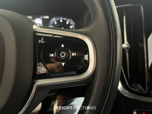 Volvo V60 Cross Country B5 Pro 2.0 AWD 250pk 2021 (Origineel-NL), K-286-VJ