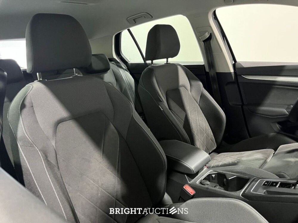 Volkswagen Golf eTSI Life Business 1.0 110pk 2023 (Origineel-NL), S-080-XR