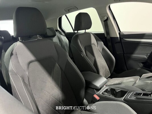 Volkswagen Golf eTSI Life Business 1.0 110pk 2023 (Origineel-NL), S-080-XR