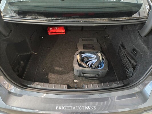 BMW 330e Centennial High Executive 272pk 2016 (Origineel-NL) 3-Serie, KX-220-P