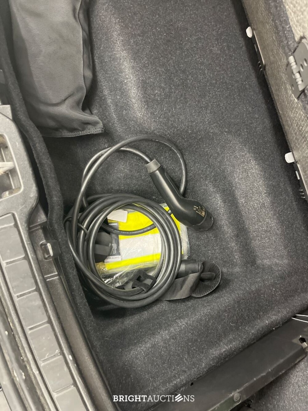 Volvo XC40 Recharge Plus 70 kWh 232pk 2023 (Origineel-NL), S-106-XG