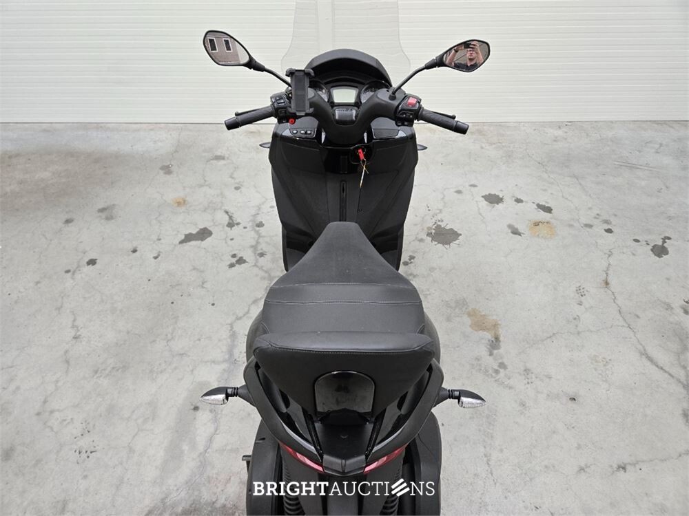 Piaggio Scooter 300 MP3 HPE 26pk 2023, T-785-KS
