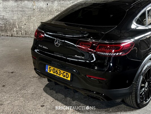 Mercedes-Benz GLC300e 4M Business Solution AMG GLC-klasse Coupé 320pk 2021, S-063-GD