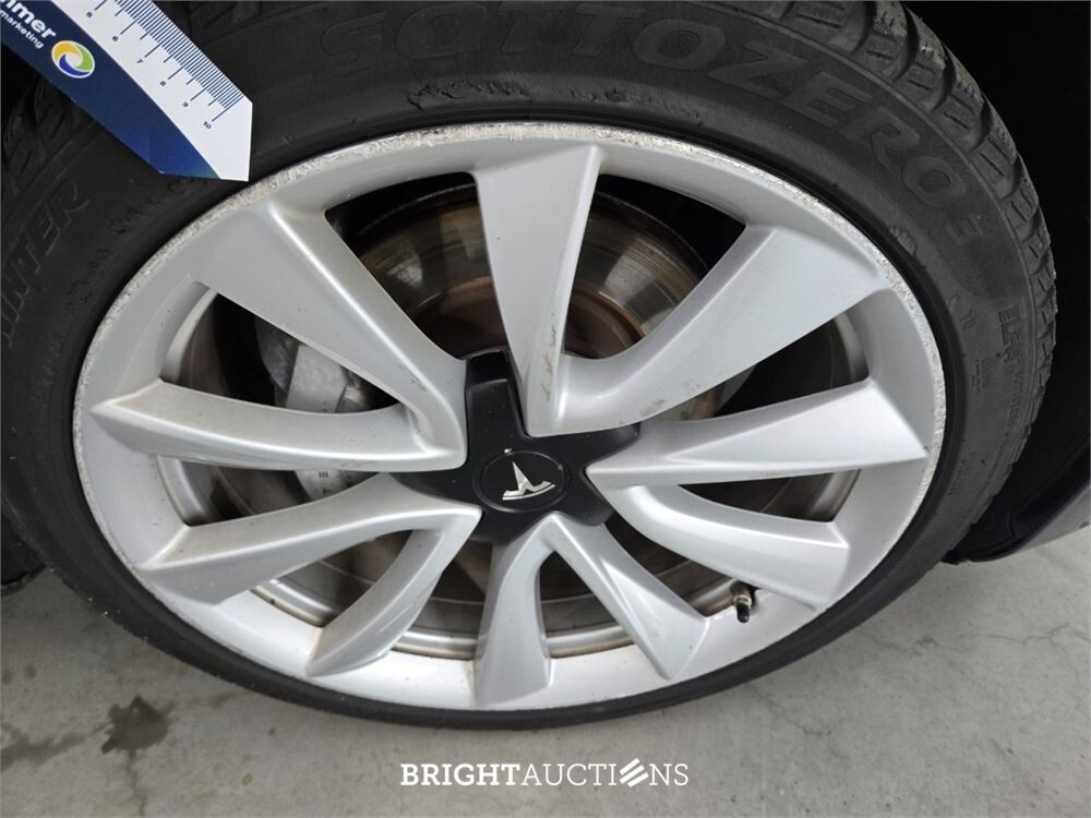 Tesla Model 3 Standard RWD Plus 60 kWh 238pk 2019 (Origineel-NL), G-349-DS