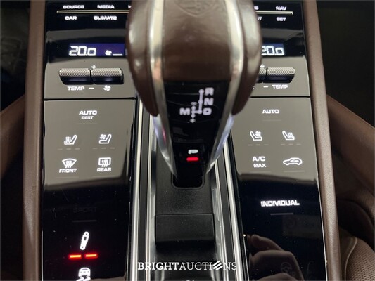 Porsche Cayenne Turbo S Coupé E-Hybrid 4.0 685pk 2020, L-420-LH