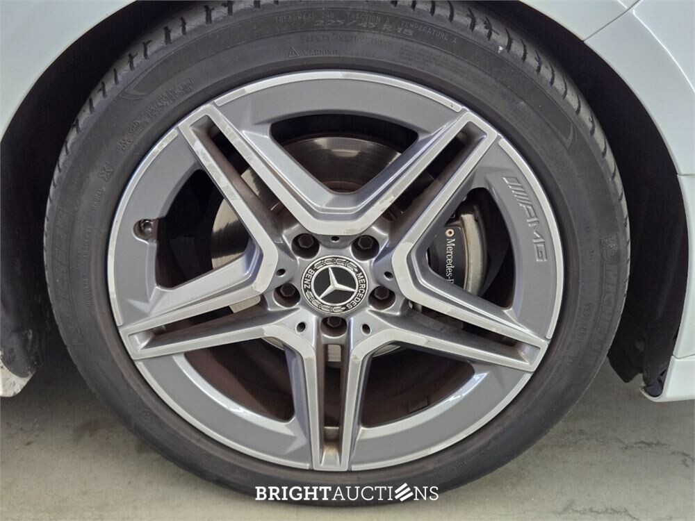 Mercedes-Benz A200 Business Solution AMG 163pk 2019 (Origineel-NL) A-klasse, XJ-315-N