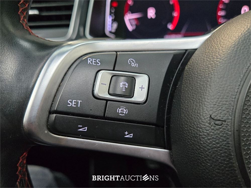 Volkswagen T-Roc 4Motion Sport Business R 2.0 TSI 191pk 2019, X-032-DJ