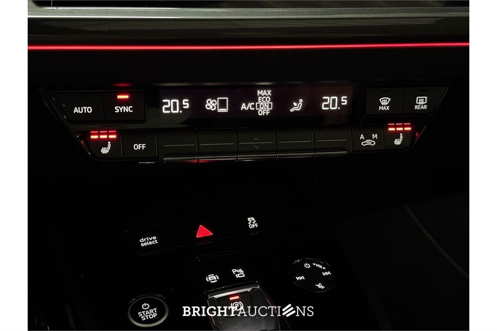 Audi Q4 40 Launch edition S Competition 77 kWh 2021, P-901-KJ