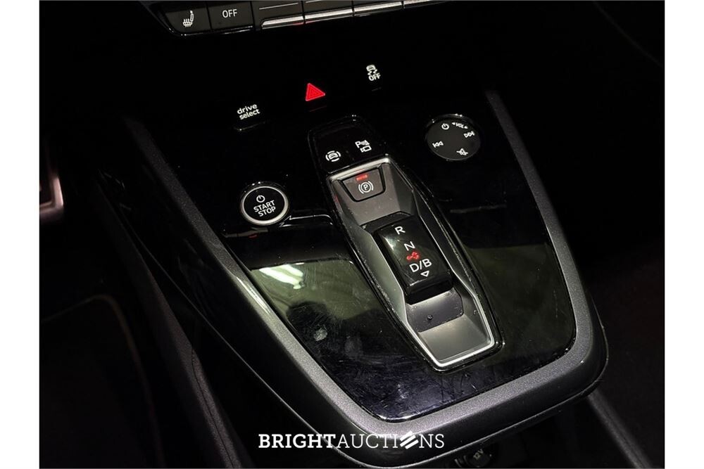Audi Q4 40 Launch edition S Competition 77 kWh 2021, P-901-KJ