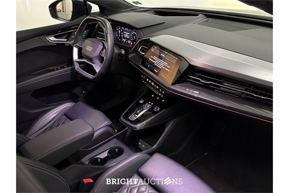 Audi Q4 40 Launch edition S Competition 77 kWh 2021, P-901-KJ