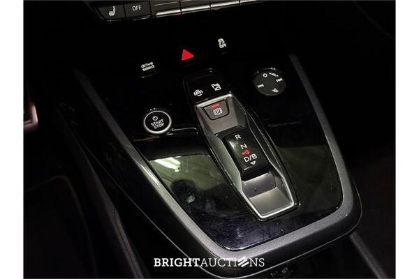 Audi Q4 40 Launch edition S Competition 77 kWh 2021, P-901-KJ