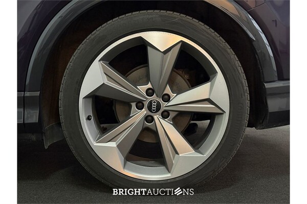 Audi Q4 40 Launch edition S Competition 77 kWh 2021, P-901-KJ