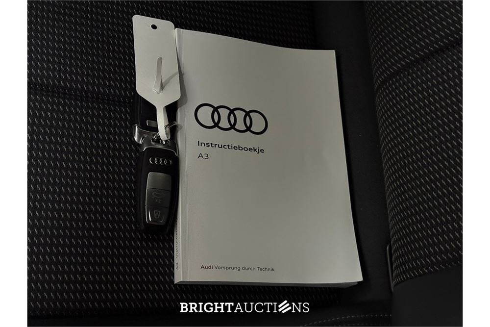 Audi A3 Limousine 35 S edition TFSI 149pk 2022 (Origineel-NL), P-148-HX