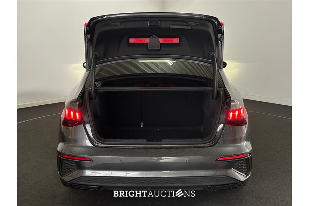 Audi A3 Limousine 35 S edition TFSI 149pk 2022 (Origineel-NL), P-148-HX