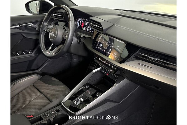 Audi A3 Limousine 35 S edition TFSI 149pk 2022 (Origineel-NL), P-148-HX