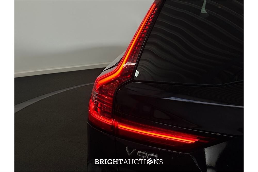 Volvo V90 T8 Plug-in Hybrid Ultimate Bright 2.0 AWD 455pk 2022 (Origineel-NL), R-890-BF