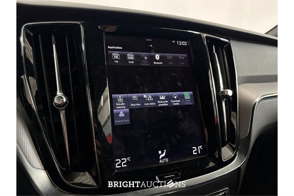 Volvo V60 B3 R-Design 2.0 163pk 2020 (Origineel-NL), J-797-TN