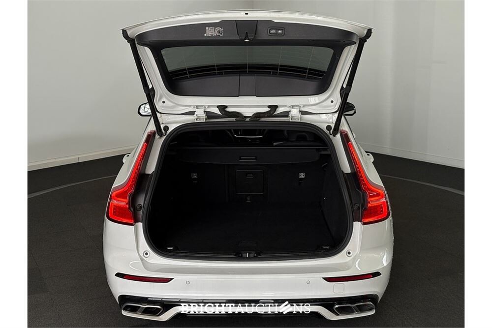 Volvo V60 B3 R-Design 2.0 163pk 2020 (Origineel-NL), J-797-TN
