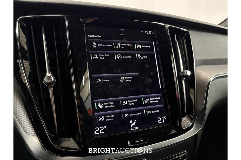 Volvo V60 B3 R-Design 2.0 163pk 2020 (Origineel-NL), J-797-TN