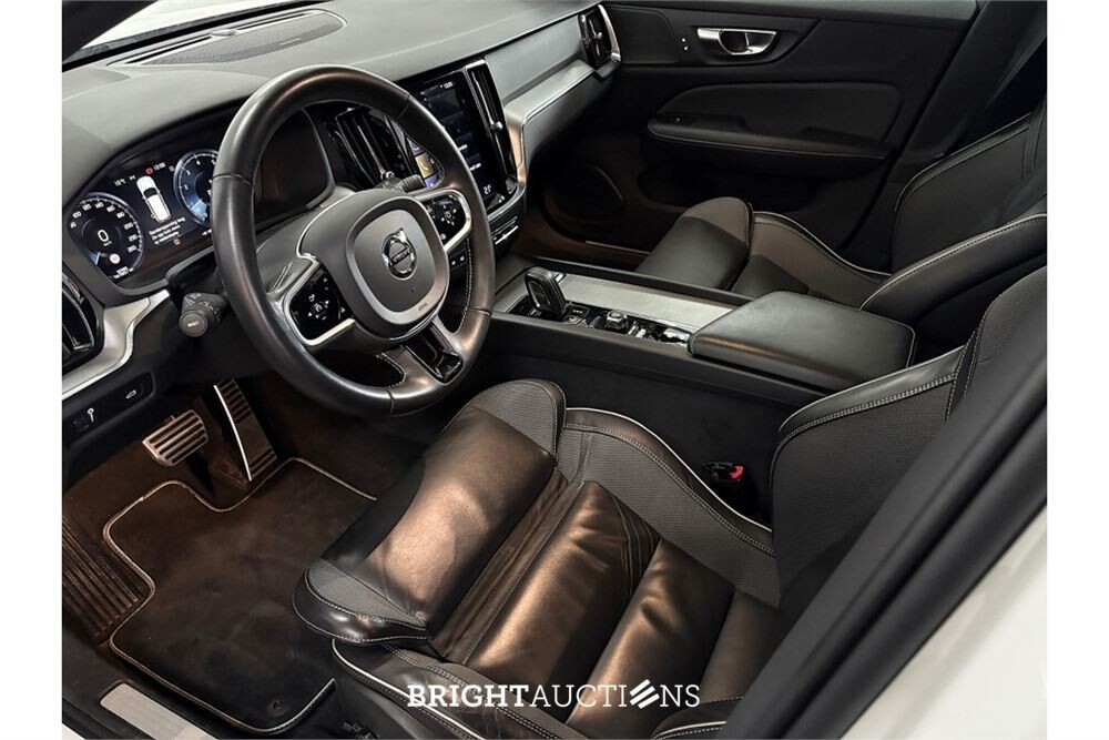 Volvo V60 B3 R-Design 2.0 163pk 2020 (Origineel-NL), J-797-TN
