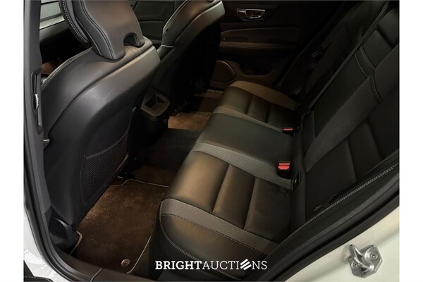 Volvo V60 B3 R-Design 2.0 163pk 2020 (Origineel-NL), J-797-TN