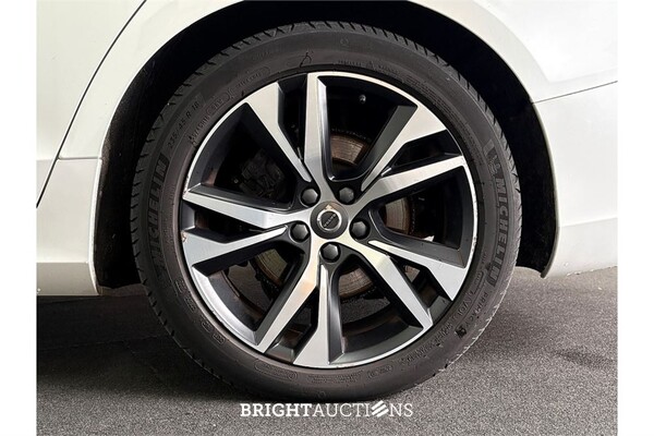 Volvo V60 B3 R-Design 2.0 163pk 2020 (Origineel-NL), J-797-TN
