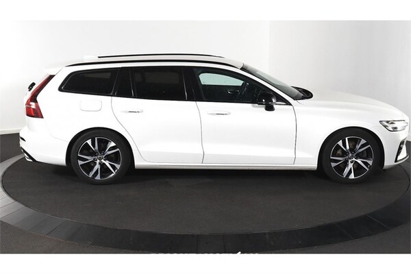 Volvo V60 B3 R-Design 2.0 163pk 2020 (Origineel-NL), J-797-TN