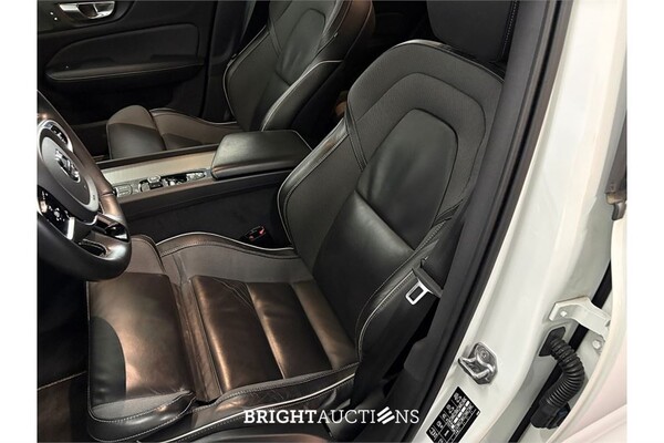Volvo V60 B3 R-Design 2.0 163pk 2020 (Origineel-NL), J-797-TN
