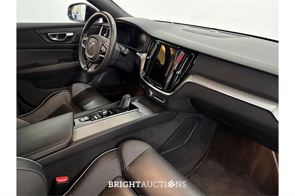 Volvo V60 B3 R-Design 2.0 163pk 2020 (Origineel-NL), J-797-TN