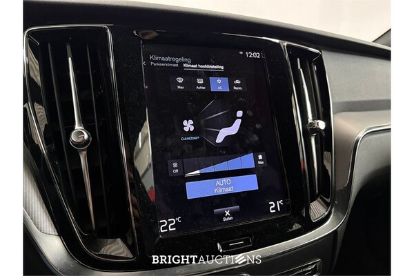 Volvo V60 B3 R-Design 2.0 163pk 2020 (Origineel-NL), J-797-TN