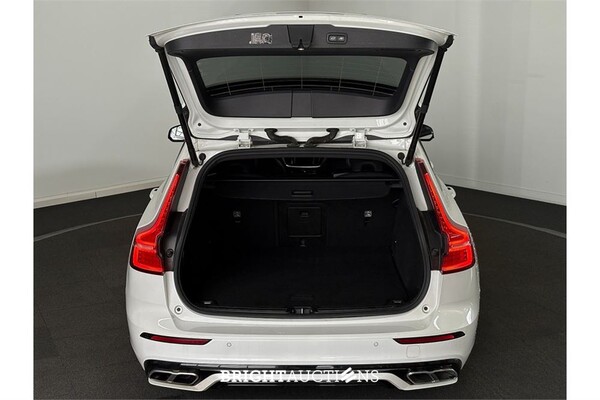 Volvo V60 B3 R-Design 2.0 163pk 2020 (Origineel-NL), J-797-TN