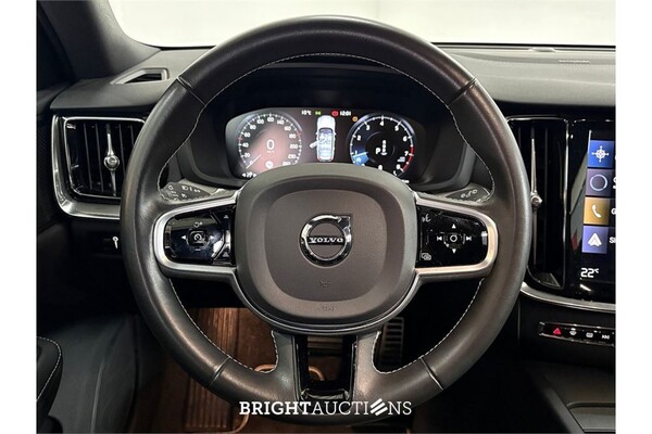 Volvo V60 B3 R-Design 2.0 163pk 2020 (Origineel-NL), J-797-TN