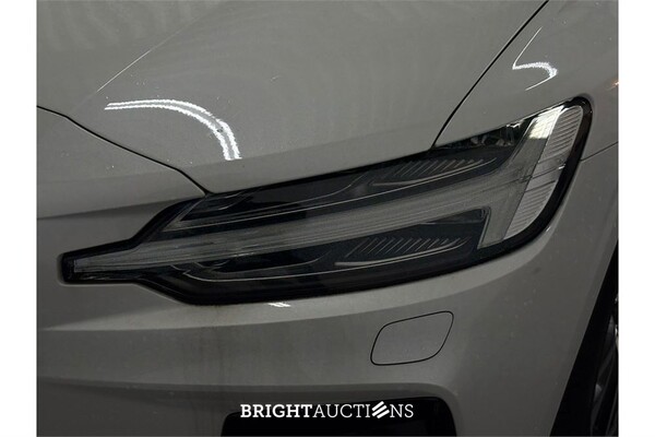 Volvo V60 B3 R-Design 2.0 163pk 2020 (Origineel-NL), J-797-TN